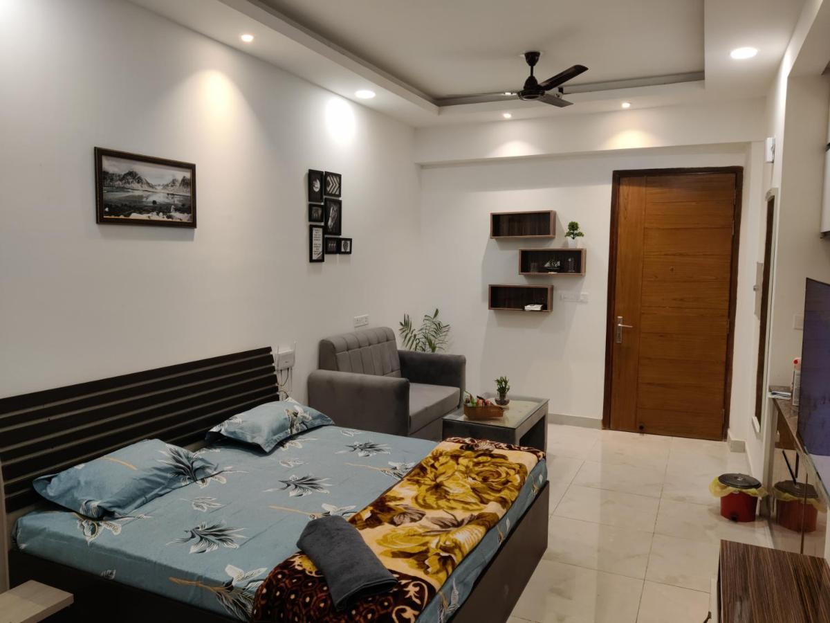 The Forest Stays-Luxury Studio Apartment In نويدا المظهر الخارجي الصورة