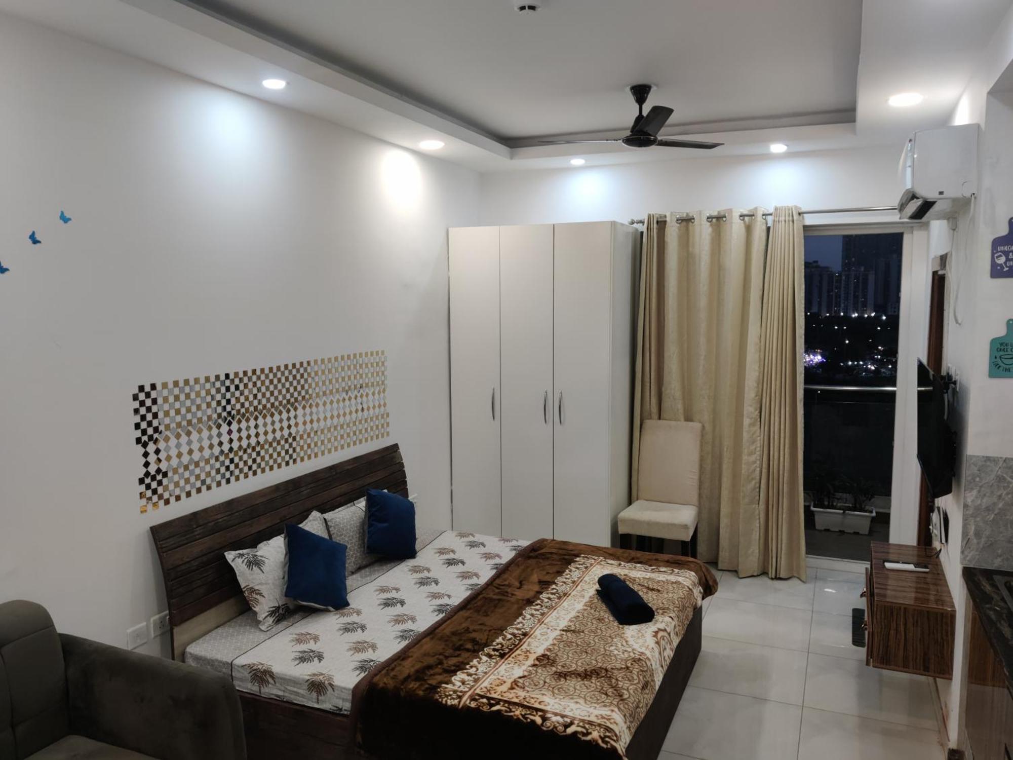 The Forest Stays-Luxury Studio Apartment In نويدا المظهر الخارجي الصورة