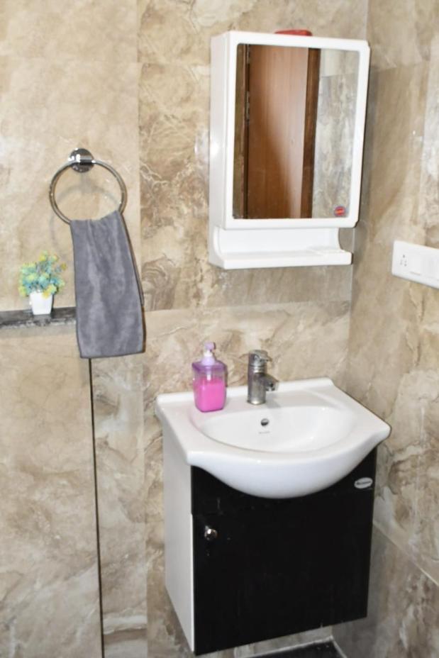 The Forest Stays-Luxury Studio Apartment In نويدا المظهر الخارجي الصورة